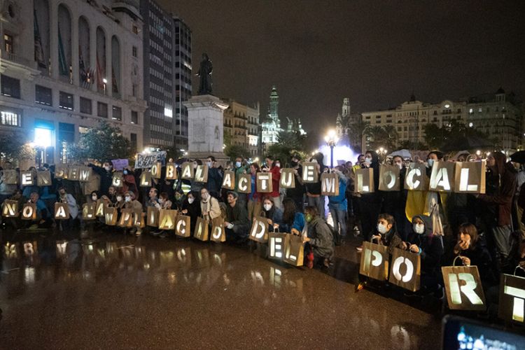 Manifestació contra l'ampliació del port de València.