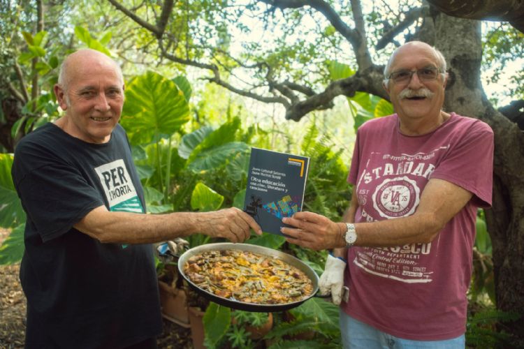 Jaume Martínez Bonafé i Jaume Carbonell Sebarroja presentant el seu darrer llibre.