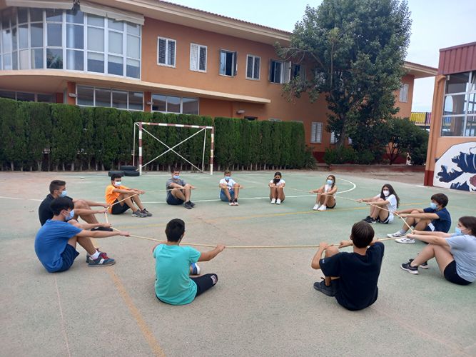 Disparador del projecte 'Som cooperativa': sense tots no s'aconsegueix la tasca. Escola La Masia (Museros, Horta Nord).