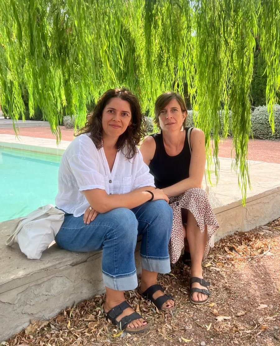 «En l'actual estat d'emergència climàtica, no té sentit continuar  fent patis escolars plens de ciment, completament buits de vegetació, ombra i estímuls de vida»